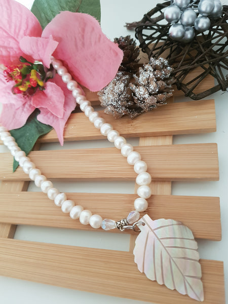 Sangat Leaf Shell Pendant