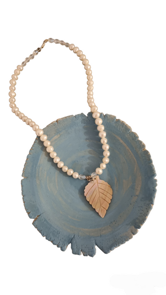 Sangat Leaf Shell Pendant